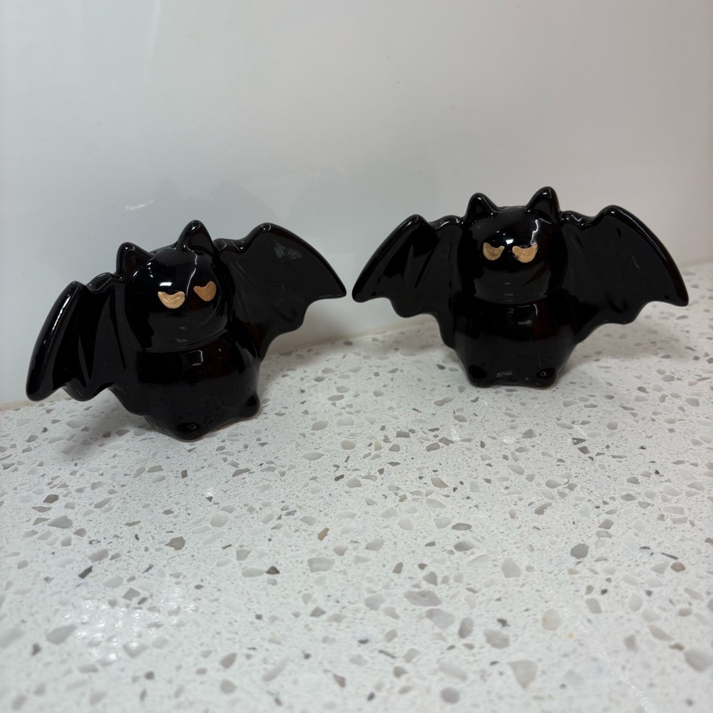 Super Cute Bat Salt & Pepper Shakers
(Halloween)